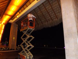 Plataforma de tijera para protección de palapa Isla Mujeres